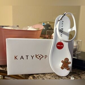 Katy Perry Collections White Sandals with Gingerbread Design Size 7 NIB
